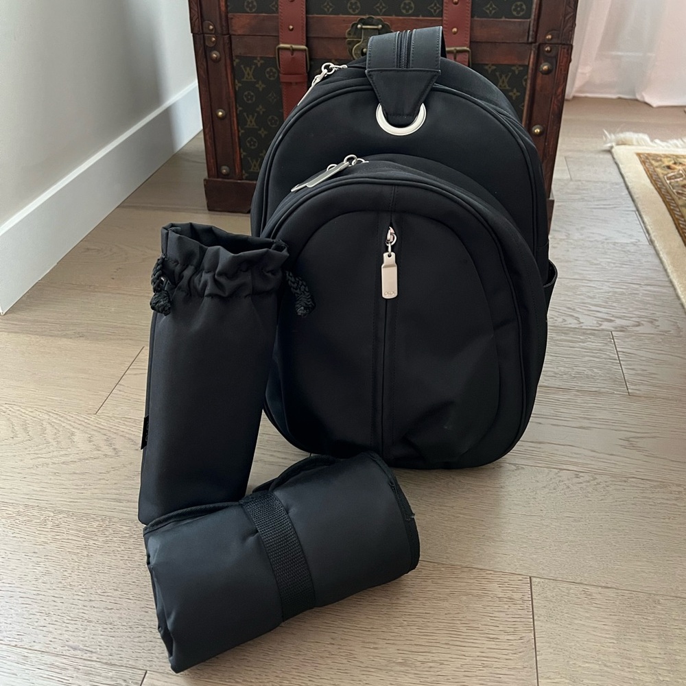 OiOi Australia Black Baby Backpack Diaper Bag – Like New